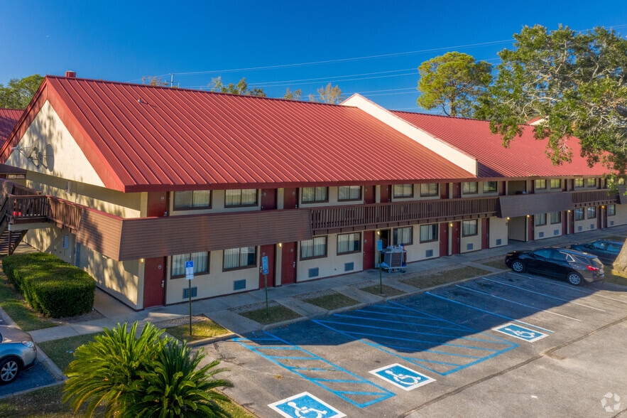 7340 Plantation Rd, Pensacola, FL for sale - Primary Photo - Image 2 of 15