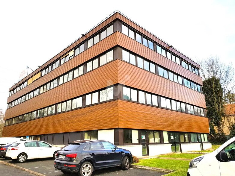 Office in Palaiseau for lease - Building Photo - Image 1 of 11