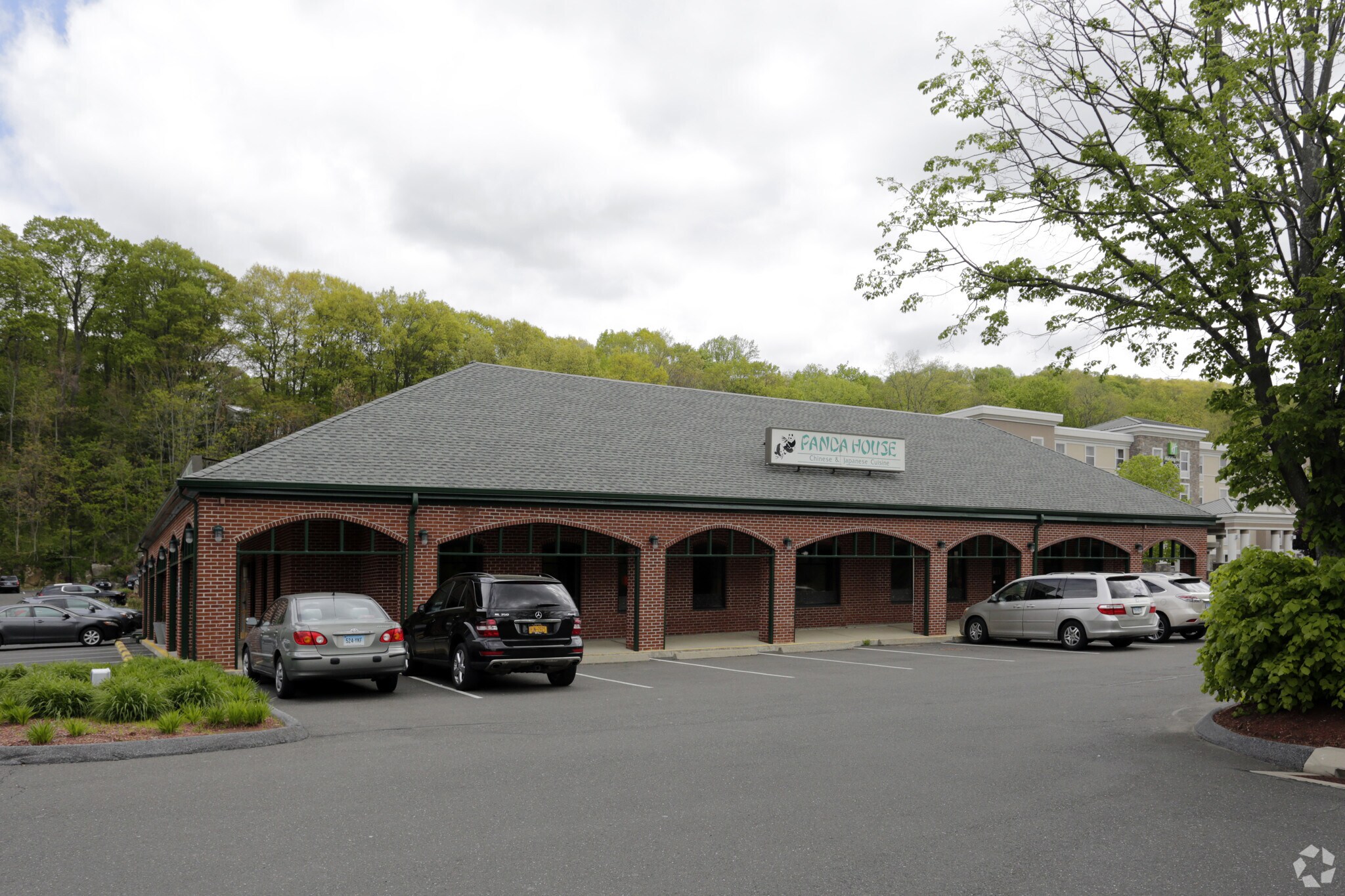 93 Mill Plain Rd, Danbury, CT 06811 Westmill Plaza