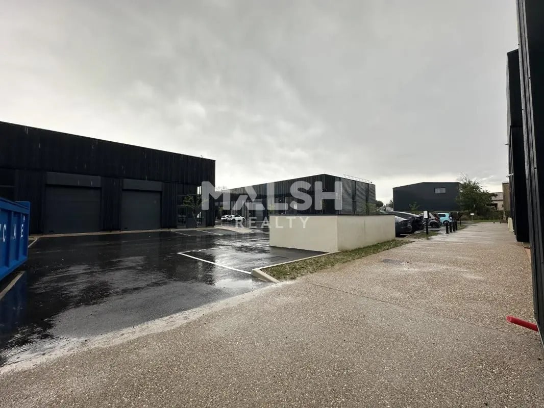 Flex in Trévoux for lease Building Photo- Image 1 of 8