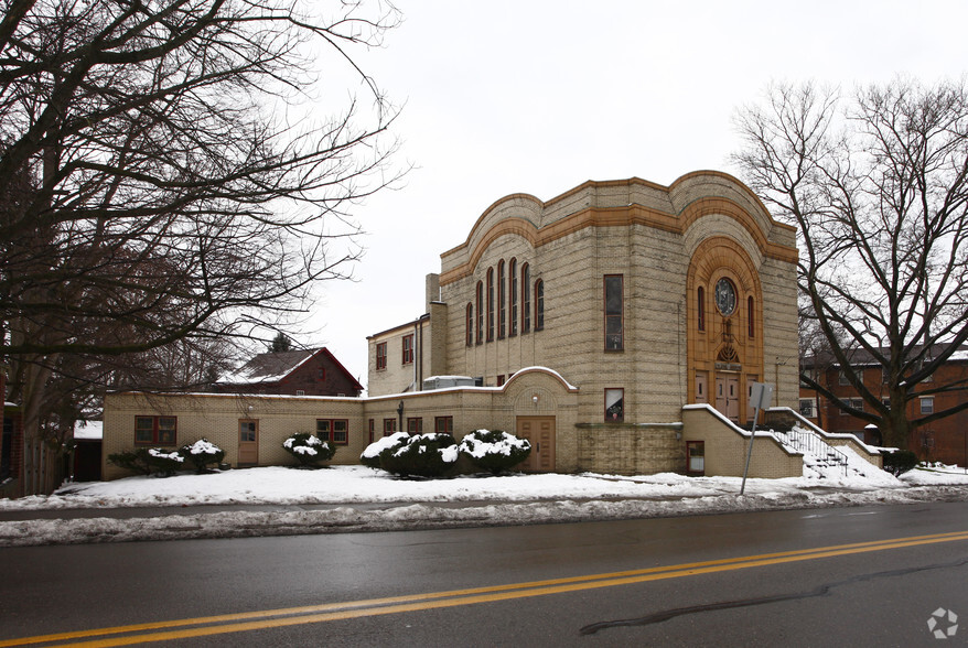 908 Highland Ave, New Castle, PA for sale - Primary Photo - Image 1 of 42