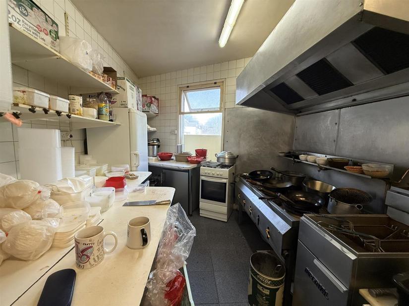 1 Echo Sq, Gravesend for lease Interior Photo- Image 1 of 6