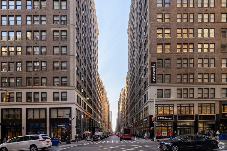 241 W 37th St, New York, NY for lease - Building Photo - Image 2 of 2