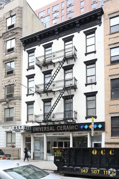 231-233 E 33rd St, New York, NY for lease - Building Photo - Image 3 of 4