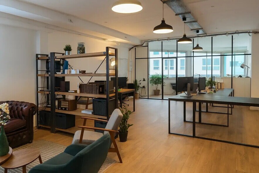 Office in Paris for lease - Interior Photo - Image 1 of 3