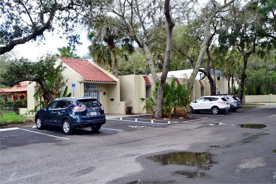 12402 N 56th St, Temple Terrace, FL for sale - Building Photo - Image 1 of 1