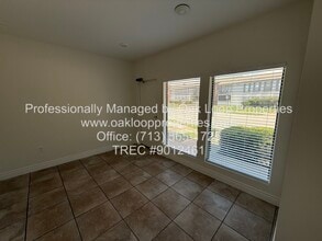 2724 Crossview Dr, Houston, TX for lease Interior Photo- Image 1 of 12