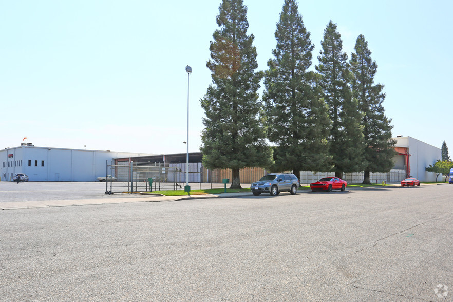 1467 Dinuba Ave, Reedley, CA for lease - Building Photo - Image 2 of 4