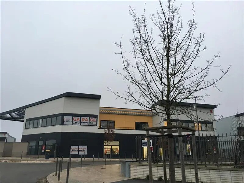 Flex in SAINT CYR L ECOLE for lease Building Photo- Image 1 of 8