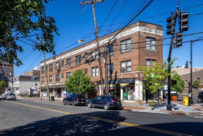 More details for 1144 E Grand St, Elizabeth, NJ - Retail for Sale