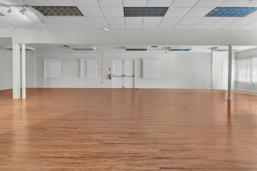 9707 Flower St, Bellflower, CA for lease - Building Photo - Image 2 of 35