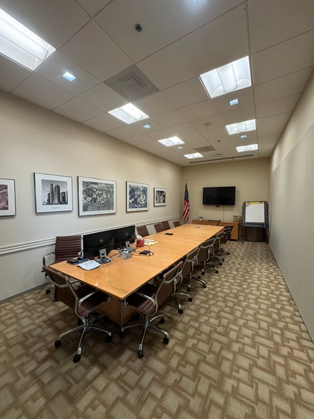 6001 Rickenbacker Rd, Commerce, CA for lease - Building Photo - Image 3 of 13