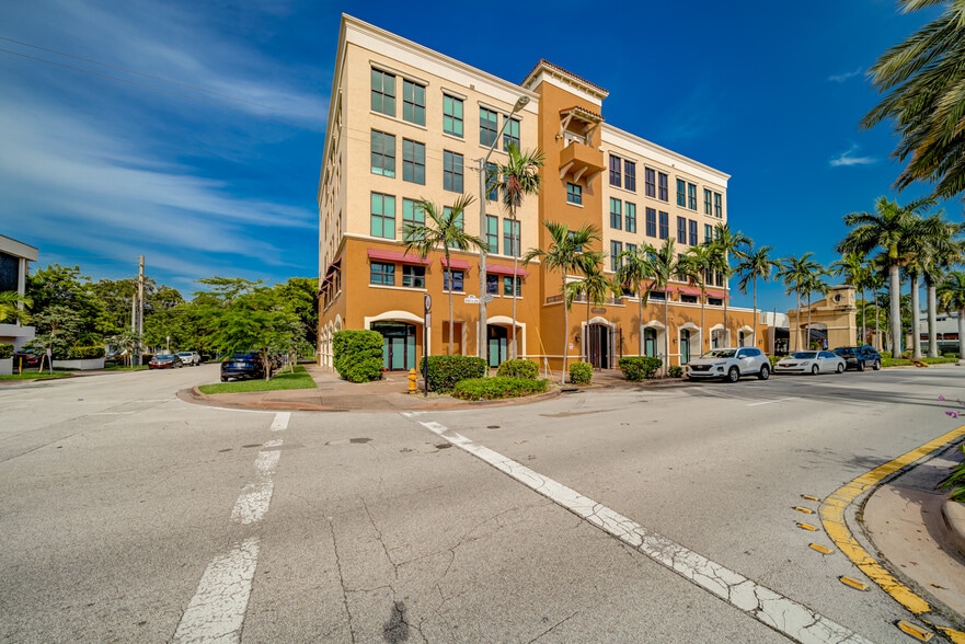 814 Ponce de Leon Blvd, Coral Gables, FL for lease - Building Photo - Image 1 of 2