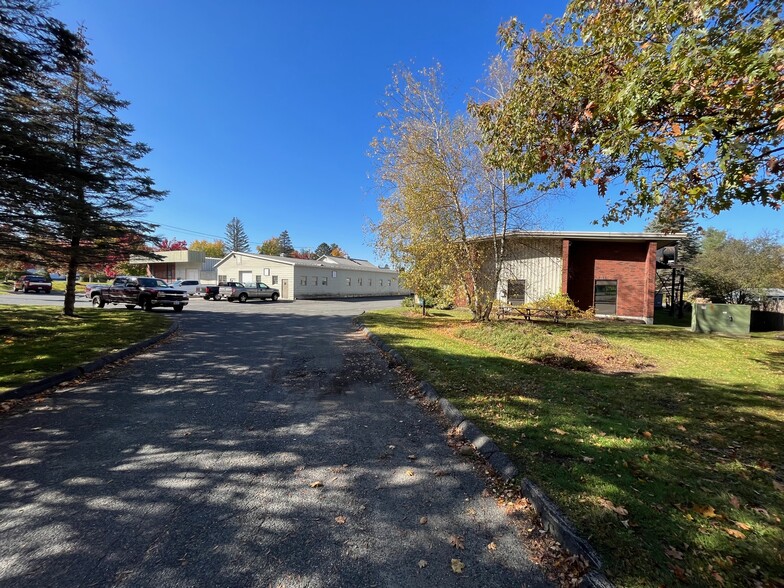 Modern Mold & Tool Buildings portfolio of 3 properties for sale on LoopNet.com - Primary Photo - Image 1 of 2