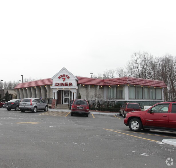 1090 Troy Schenectady Rd, Latham, NY for sale - Primary Photo - Image 1 of 1