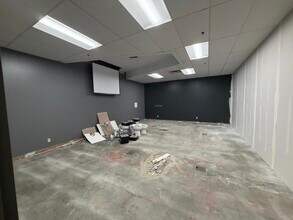 3201-3301 Armar Dr, Marion, IA for lease Interior Photo- Image 2 of 3
