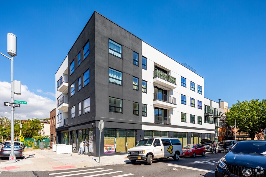 19-Unit New Construction | 7.1% Cap portfolio of 2 properties for sale on LoopNet.com - Primary Photo - Image 2 of 2
