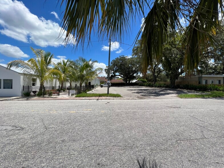 511 10th St, Bradenton, FL for lease - Building Photo - Image 2 of 9