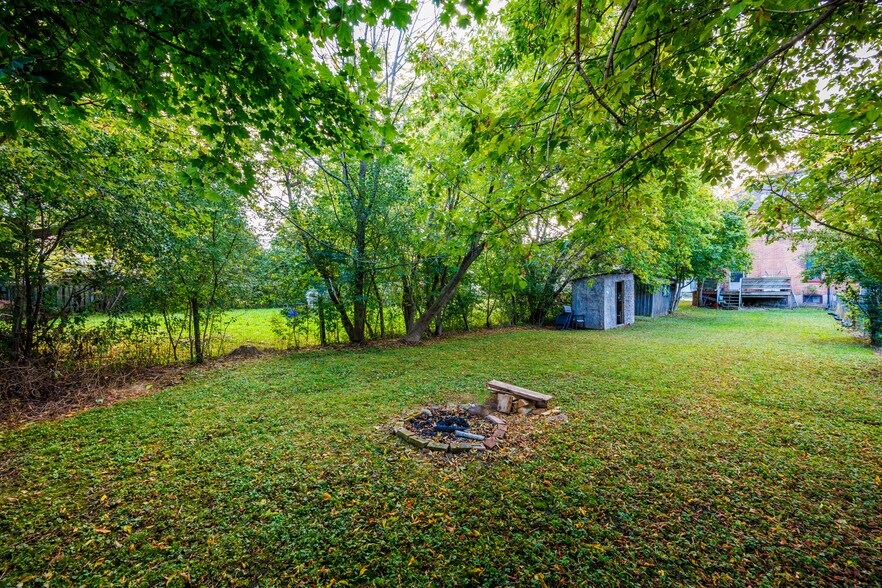 82 W Durham St, Kawartha Lakes, ON for sale - Primary Photo - Image 1 of 39