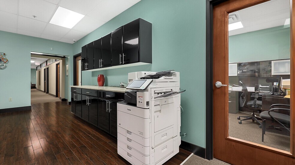 8752 Cotter St, Lewis Center, OH for lease - Interior Photo - Image 2 of 5