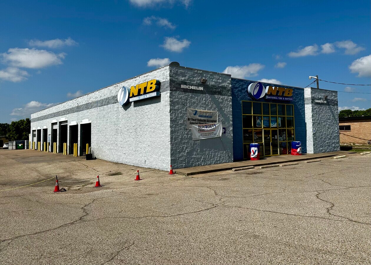 840 N Valley Mills Dr, Waco, TX 76710