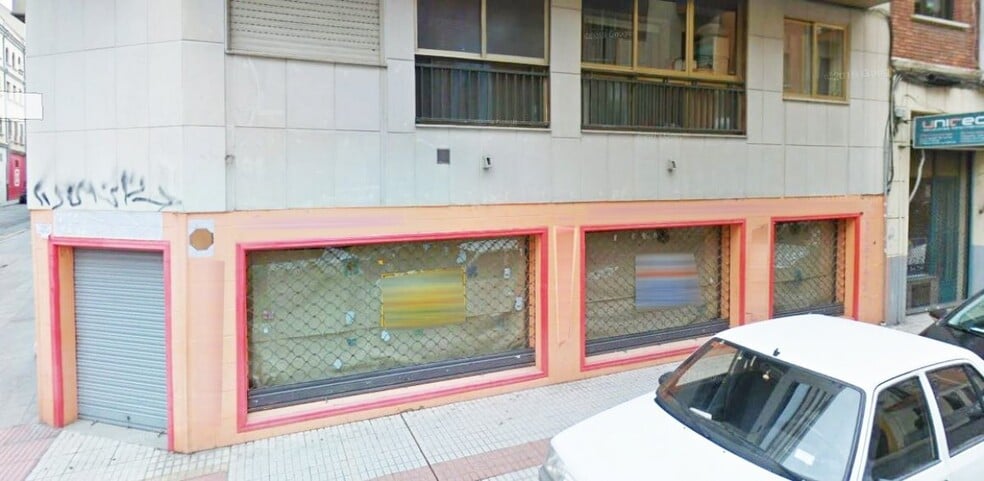 Retail in Salamanca for lease - Building Photo - Image 1 of 2