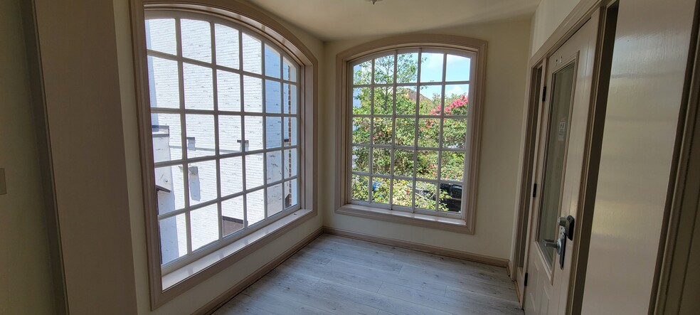 7 W Queens Way, Hampton, VA for lease - Building Photo - Image 1 of 21