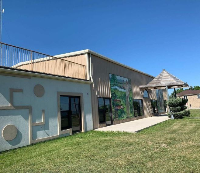 568 Ridge Rd, Stoney Creek, ON for sale Primary Photo- Image 1 of 1