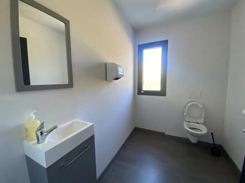 1900 Avenue Jean Pallet, Velaux for lease - Interior Photo - Image 3 of 8