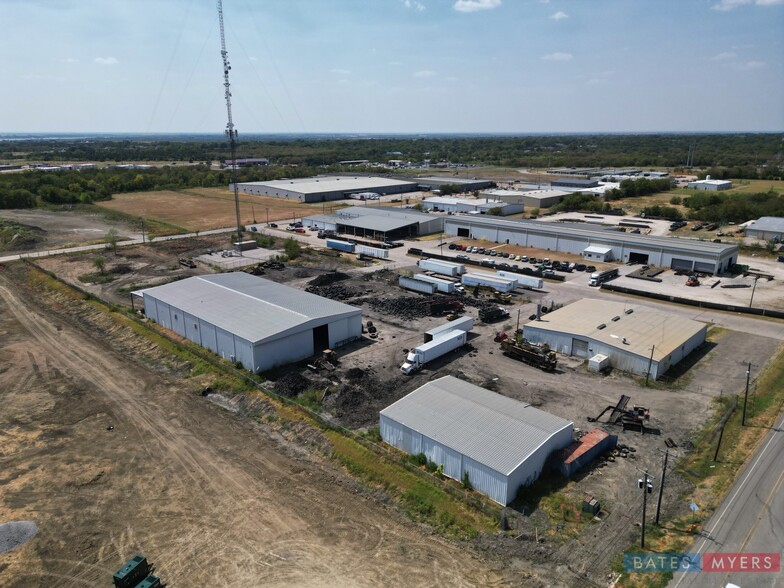 101 W Avenue D, Ennis, TX for sale - Primary Photo - Image 1 of 7