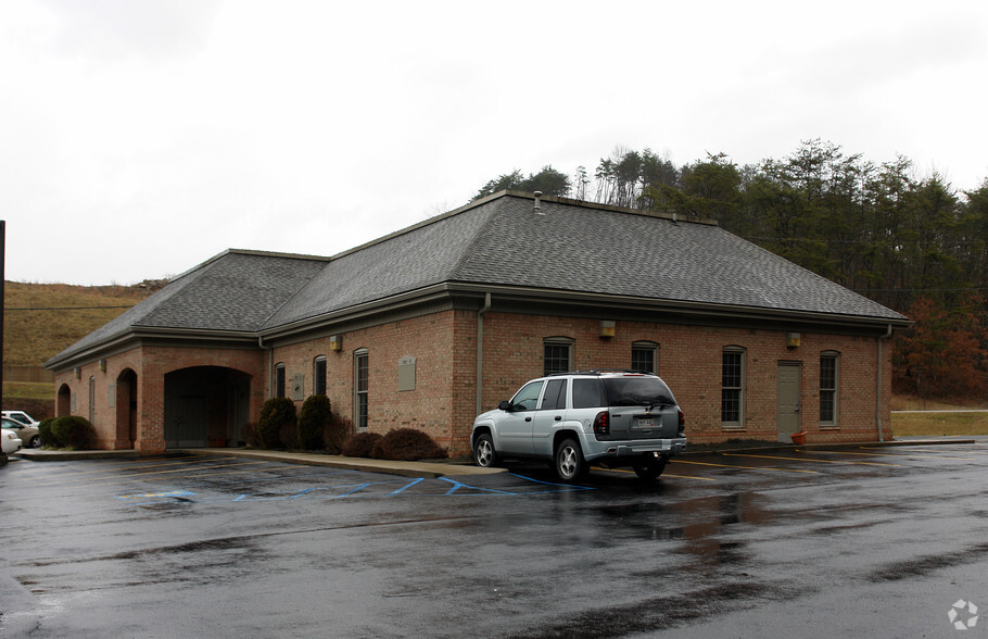 300 Prestige Park Dr, Hurricane, WV for lease - Building Photo - Image 3 of 5