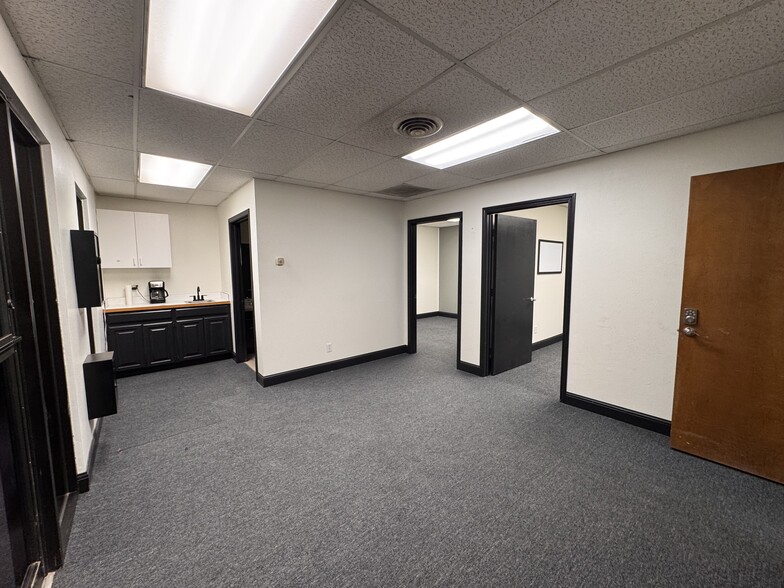 823 W Sunrise Cir, Hobbs, NM for lease - Primary Photo - Image 1 of 8