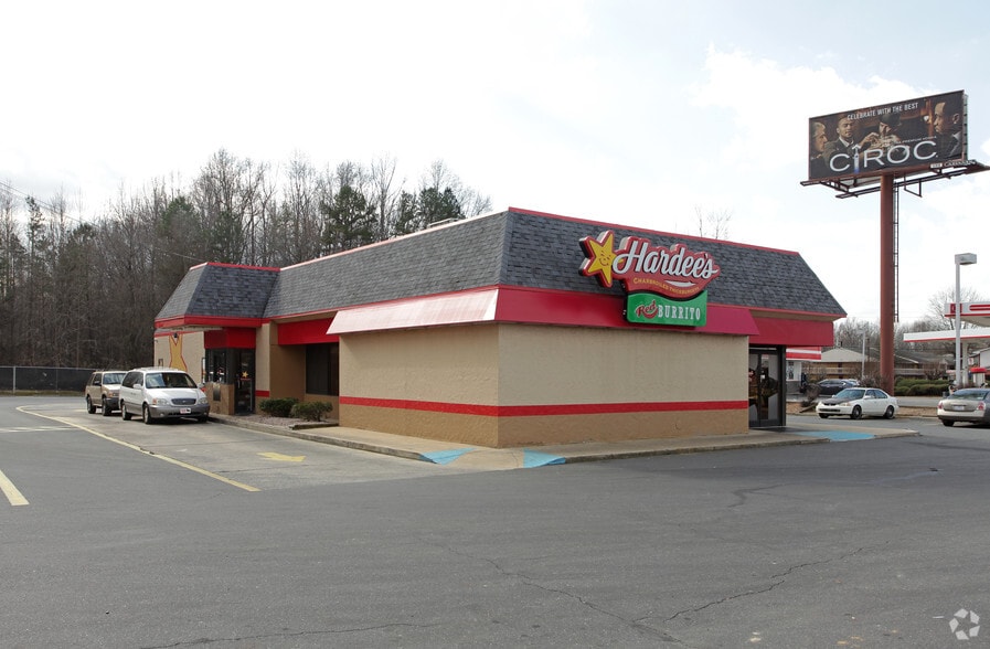 5024 Sunset Rd, Charlotte, NC for lease - Building Photo - Image 1 of 12