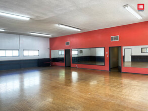 14252 Ventura Blvd, Sherman Oaks, CA for lease Interior Photo- Image 2 of 6