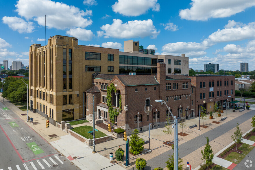 2751-2761 E Jefferson Ave, Detroit, MI for lease - Building Photo - Image 2 of 7