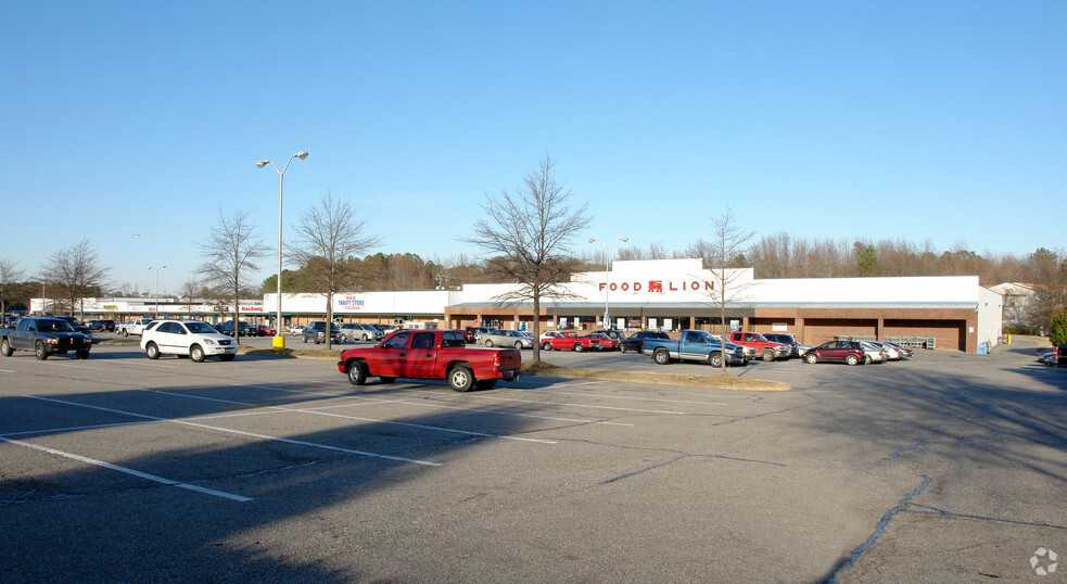 1911-1940 S Church St, Smithfield, VA for lease - Building Photo - Image 2 of 2