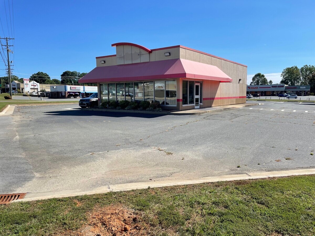 1035 Bethania Rural Hall Rd, Rural Hall, NC 27045