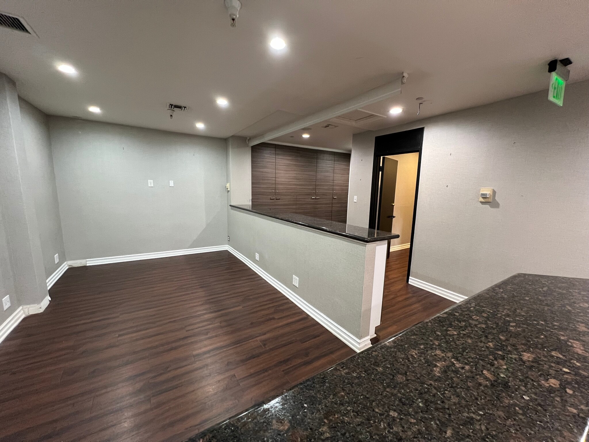 435 N Roxbury Dr, Beverly Hills, CA for lease Interior Photo- Image 1 of 10