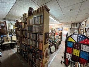 Retail in Galapagar, Madrid for lease Interior Photo- Image 1 of 13