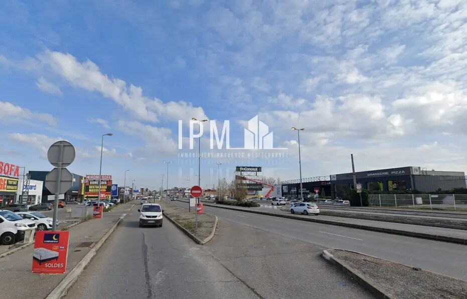 Retail in Cabriès for lease Building Photo- Image 1 of 2