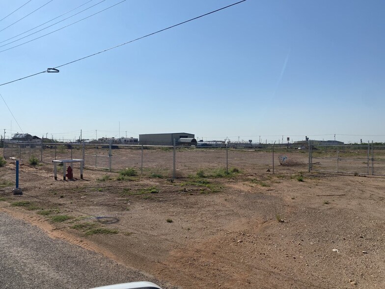 200 W 1st Street, Wickett, TX 79788