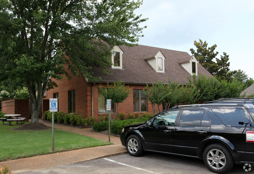 5866 Ridge Bend Rd, Memphis, TN for sale - Primary Photo - Image 1 of 1