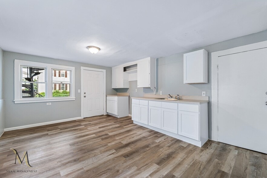 95 School St, Chicopee, MA for sale - Building Photo - Image 3 of 30