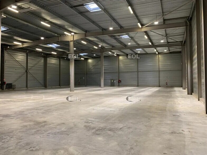 Industrial in Creil for lease - Interior Photo - Image 2 of 6