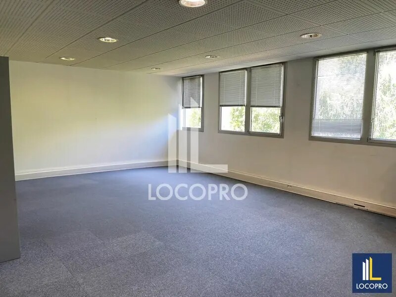 Office in Marseille for lease Interior Photo- Image 1 of 7