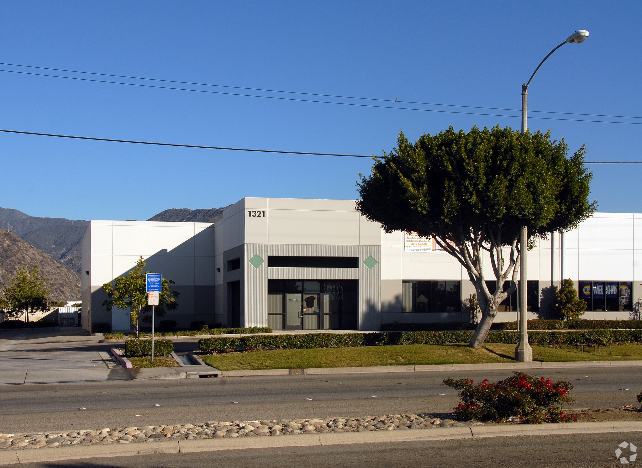 1321 W Foothill Blvd, Azusa, CA for lease Primary Photo- Image 1 of 4