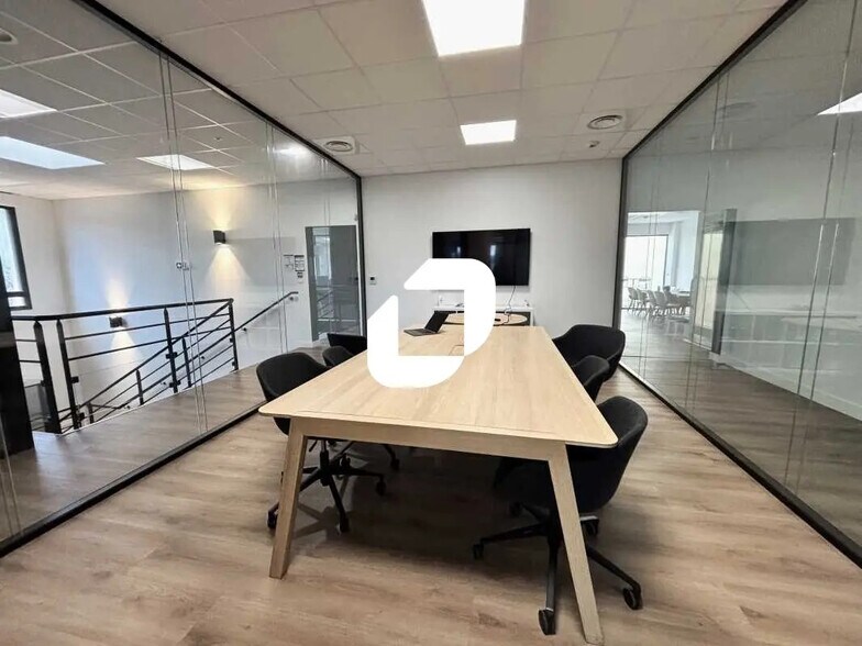 Office in Bordeaux for lease - Building Photo - Image 1 of 10