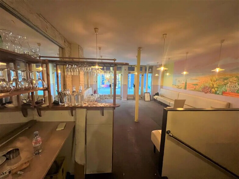 Retail in Paris for lease - Building Photo - Image 3 of 6