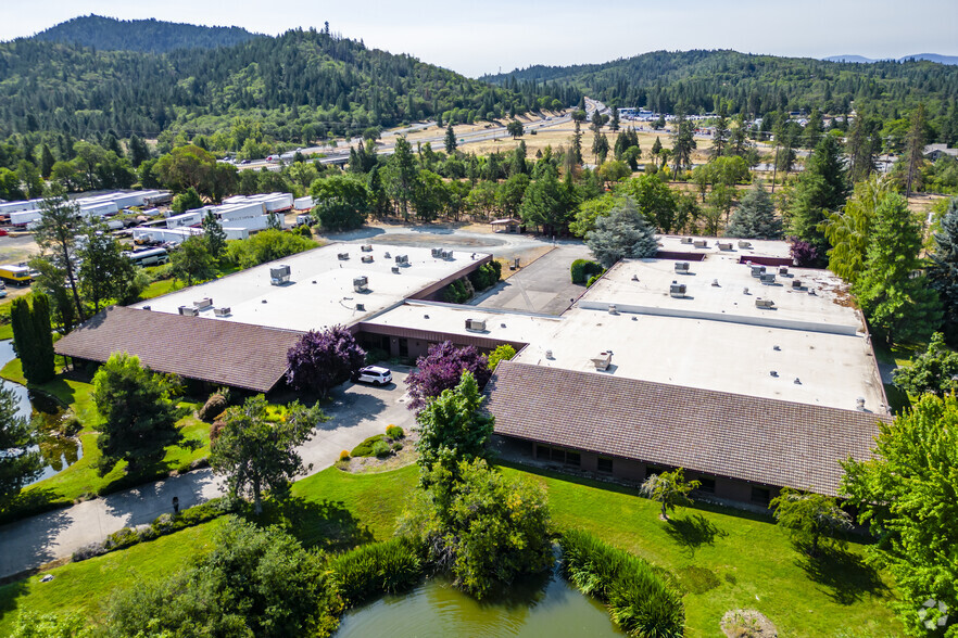 481 California St, Grants Pass, OR for sale - Primary Photo - Image 1 of 33