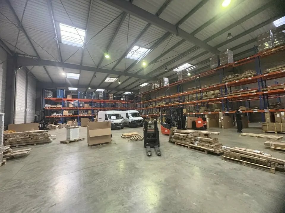 Location Entrepôt 1 988 m² - Photo 1